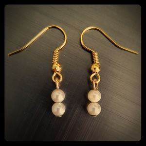 DELICATE CULTURED PEARL DROPS
